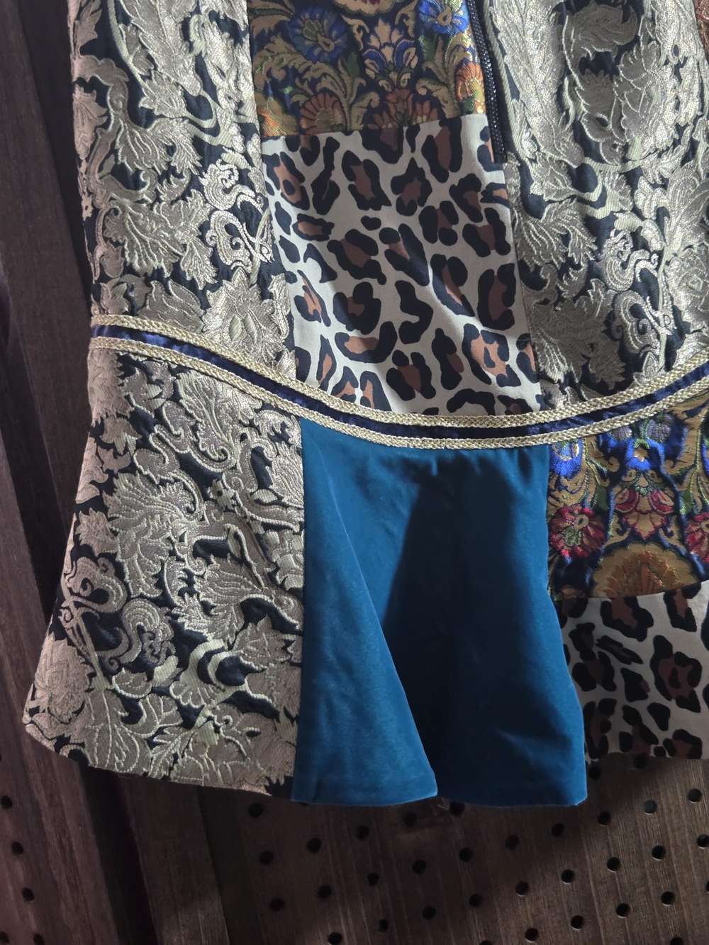 Alice + Olivia - Leopard Print & Brocade Print Quilted Fit & Flare
Skirt - Picture 7 of 9